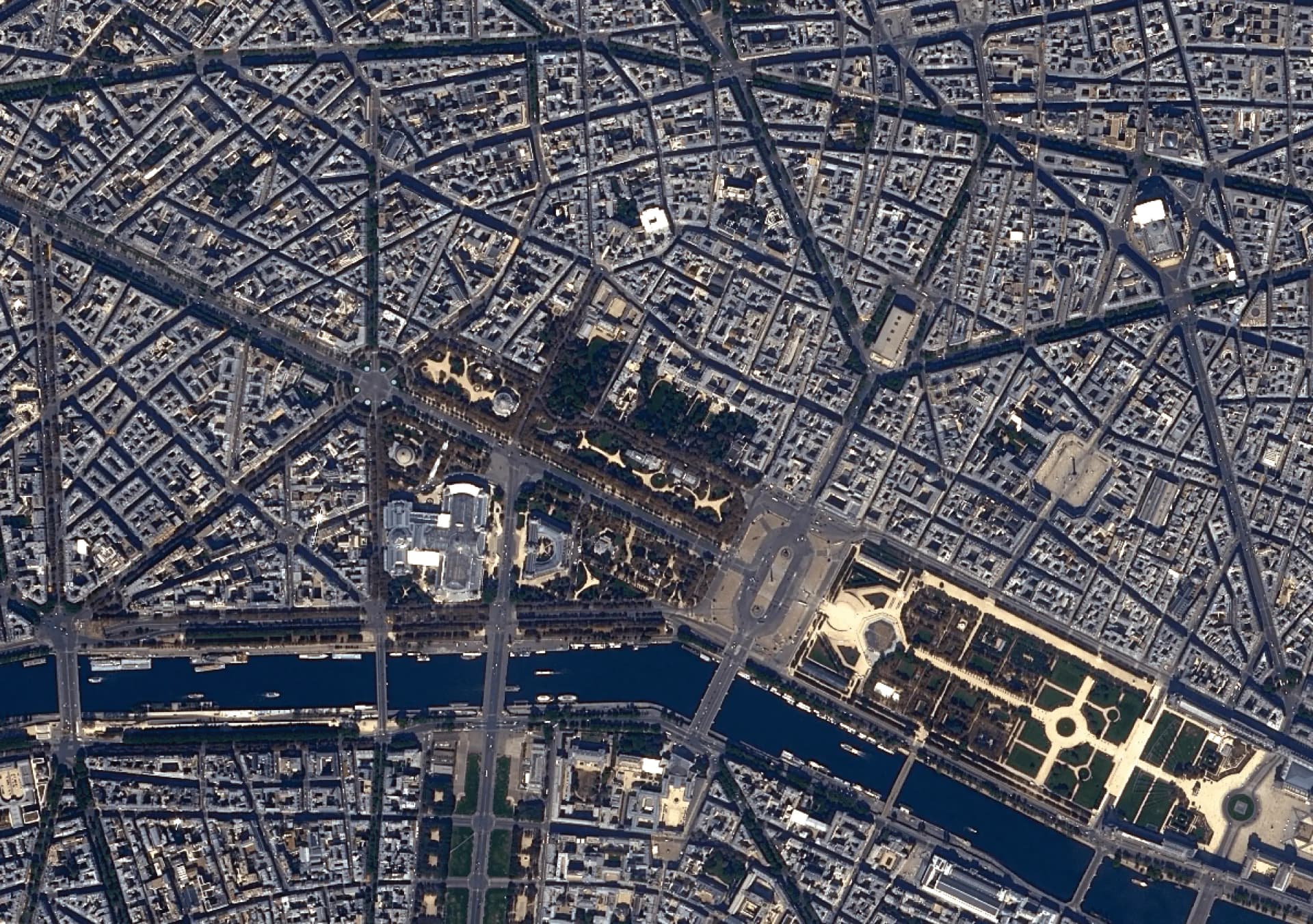 The images above illustrates the difference between optical imagery (left) and SAR imagery (right).